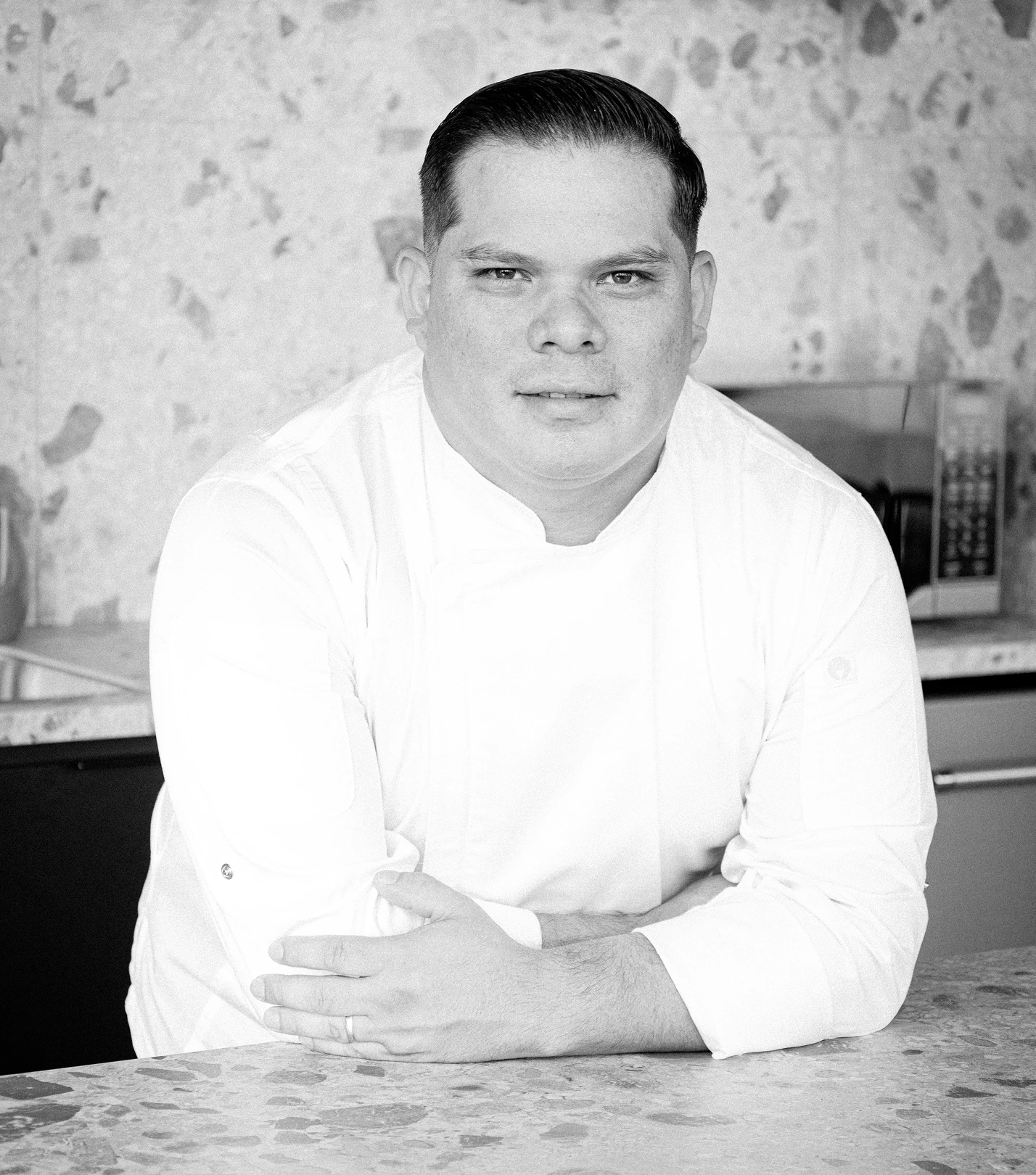 With experience at Marriott, JW Marriott and Sheraton, Chef Carlos Gamboa crafts Nikkei cuisine al Ensō in Avenida Escazú.
